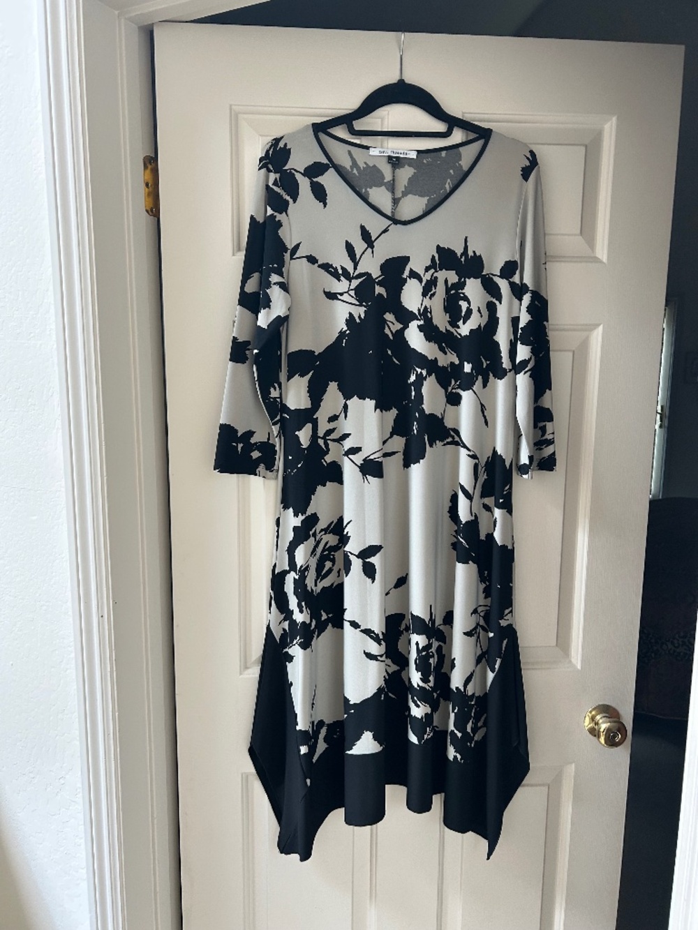 NWOT BEAUTIFUL PRINT DRESS